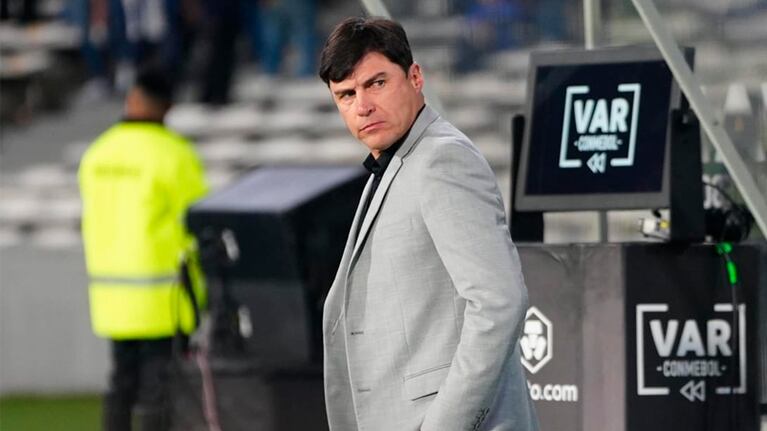 Cacique Medina dirigió su último partido ante Sao Paulo en el Kempes.