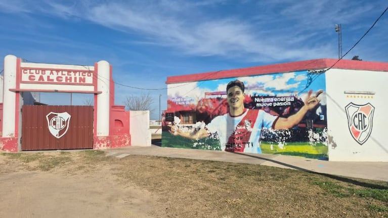 Calchín, un pueblo que respira orgullo por el hijo predilecto de la casa, Julián Álvarez.