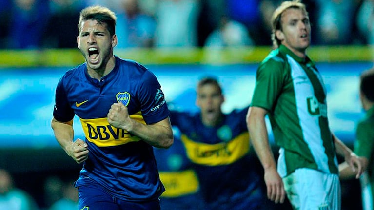 Calleri festeja su gol ante la resignación de la defensa de Banfield. Foto: AFA.