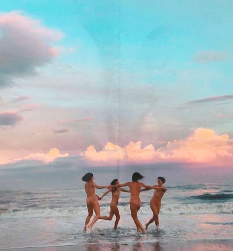 Calu Rivero bailó desnuda con amigas en la playa: "Oda a la alegría de vivir"
