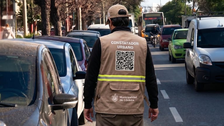 Cambios en el nuevo estacionamiento medido que incluye a los constatadores urbanos.