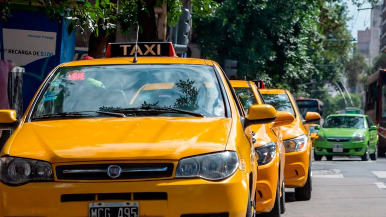 Cambios para taxis y remises en Córdoba: qué pasará con la antigüedad de los autos, la ITV y los aranceles
