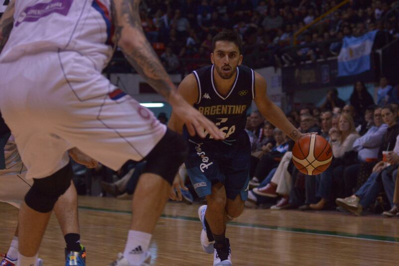 Campazzo encendió a los cordobeses contra Serbia. Foto: Lucio Casalla / ElDoce.tv. 