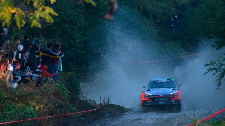 Camperas, autos y pasión: el tiempo estará fresco durante el Rally. Foto: Lucio Casalla / Archivo ElDoce.tv.