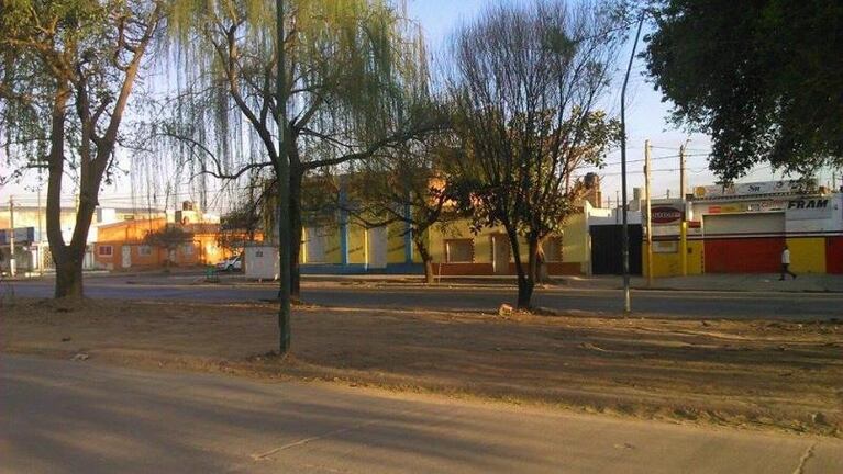 Canal de Av. Capdevila : inauguraron parte de la obra y no volvieron más