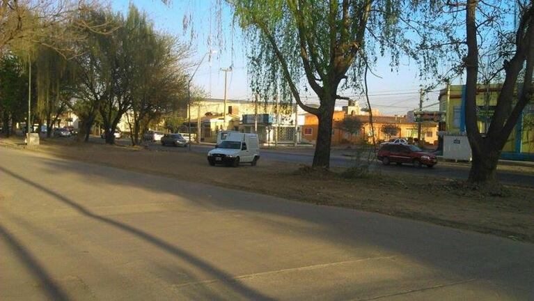 Canal de Av. Capdevila : inauguraron parte de la obra y no volvieron más