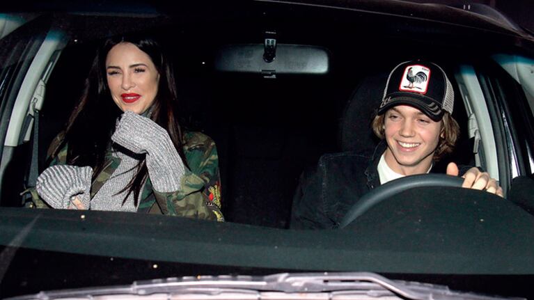 Cande fue a ver a su novio al teatro.