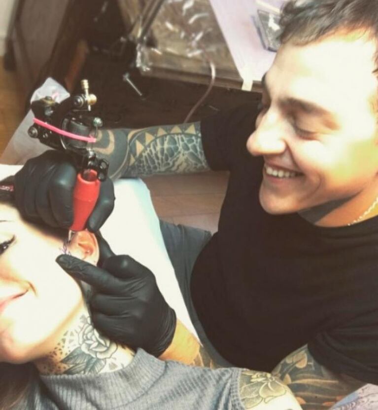 Cande Tinelli se tatuó la cara y le mandó un mensaje a sus críticos