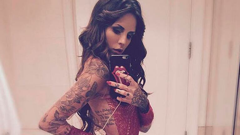Cande Tinelli subió una foto en bikini para promocionar su marca de ropa.