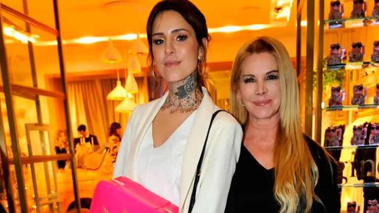 Cande Tinelli y su mamá, fieles compañeras.
