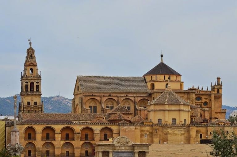 Candidatos confundieron nuestra Catedral... Con la de la Córdoba española