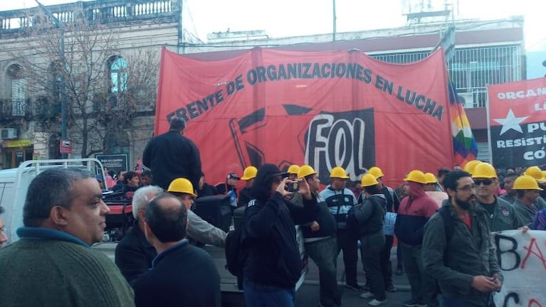 Caos de tránsito: piqueteros cortaron el centro