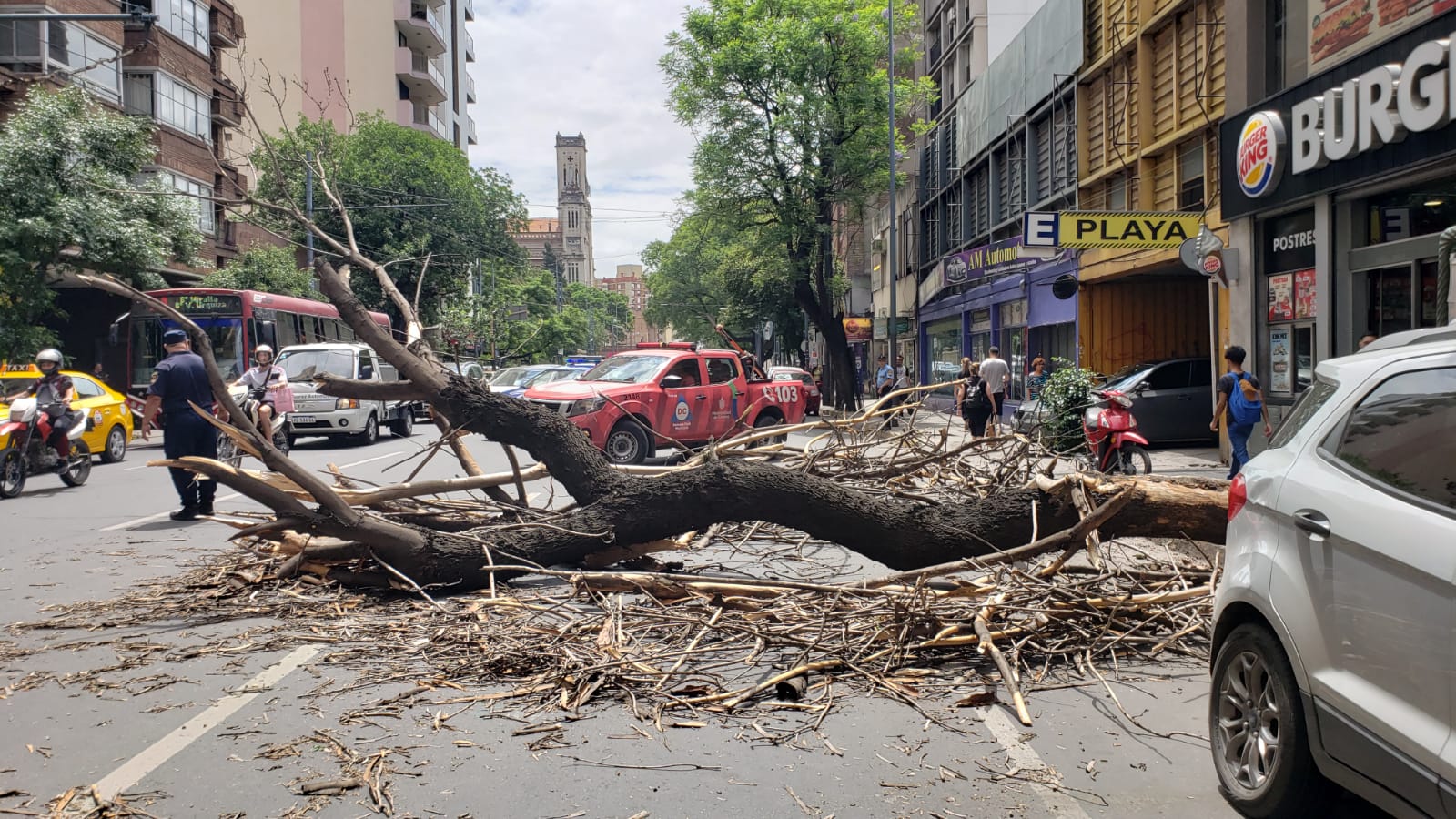 Caos de trnsito en pleno centro de Crdoba. Foto: Nstor Ghino / El Doce.