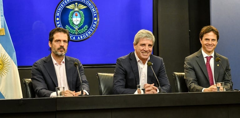 Caputo anunció créditos hipotecarios: la cuota inicial y cuánto hay que ganar para acceder