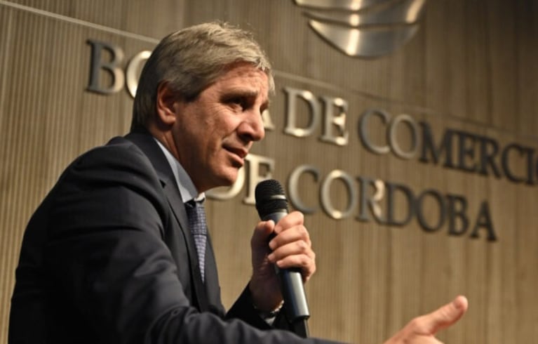 Caputo en la Bolsa de Comercio de Córdoba.