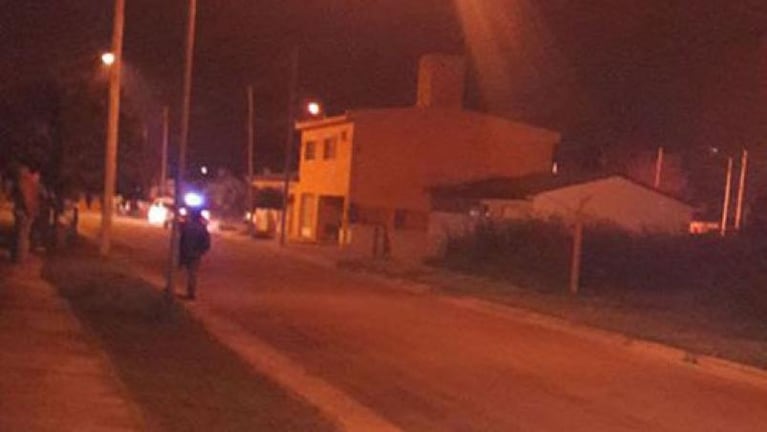 Cargaba combustible fumando, provocó un incendio y terminó quemado