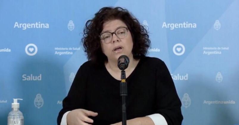 Carla Vizzoti, secretaria de Acceso a la Salud, dando a conocer el parte matutino. 