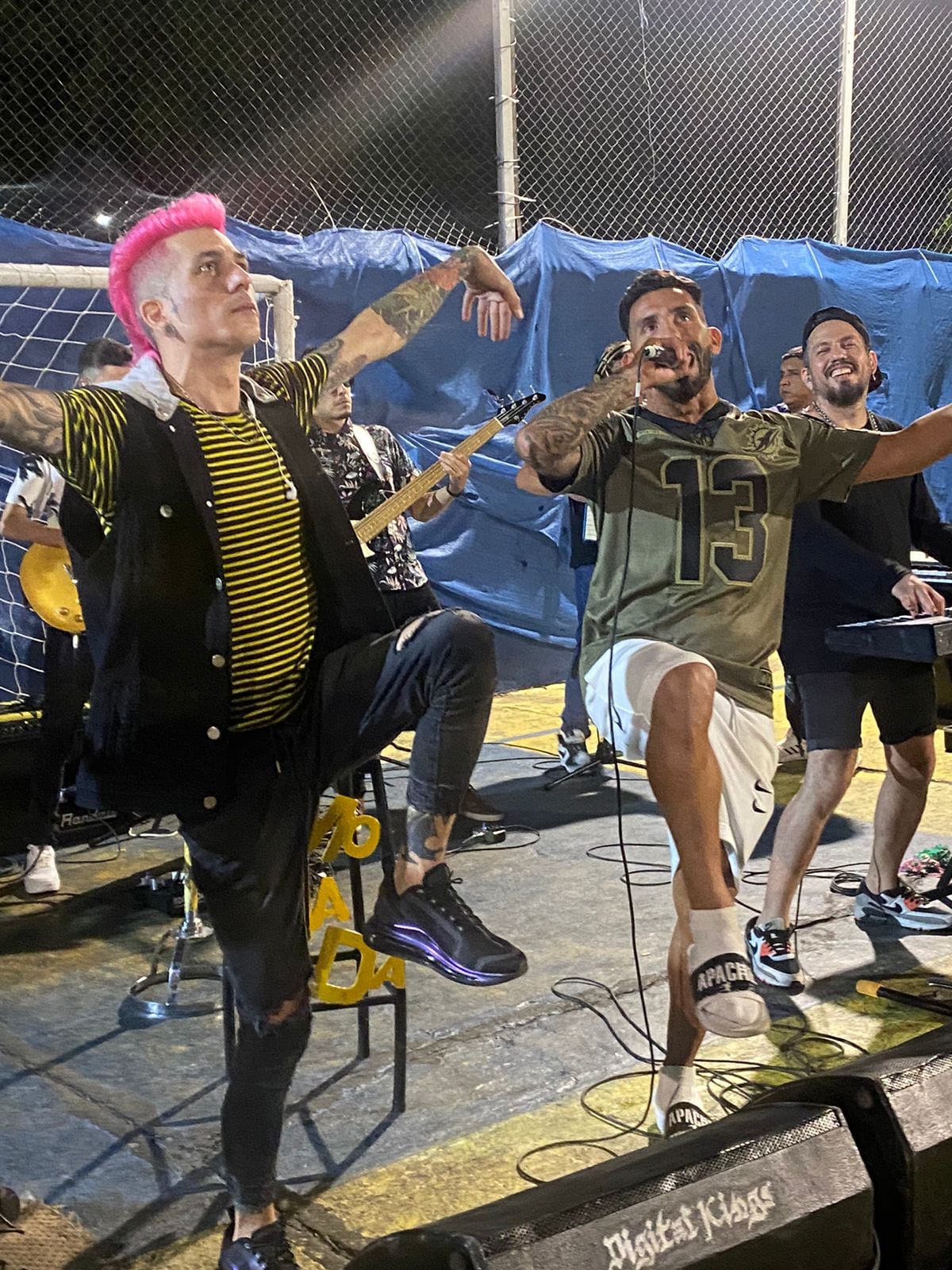 Carlitos cantó, bailó y se emocionó en la fiesta familiar con Monada. Foto: Dahy Terradas.