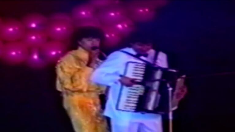 Carlitos junto a José en el escenario.