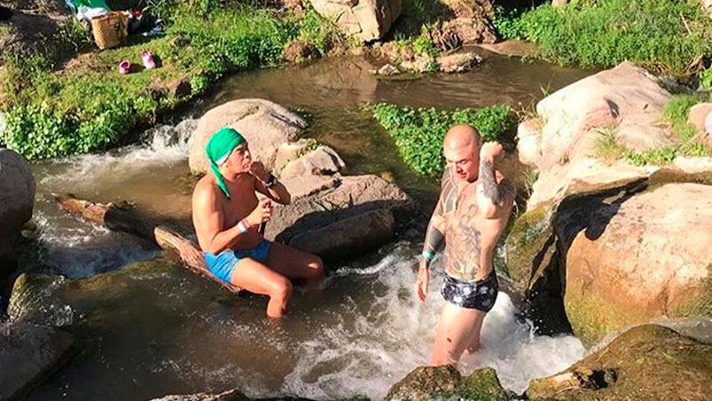 Carlitos y su hijo, disfrutando de la tranquilidad de las sierras cordobesas.