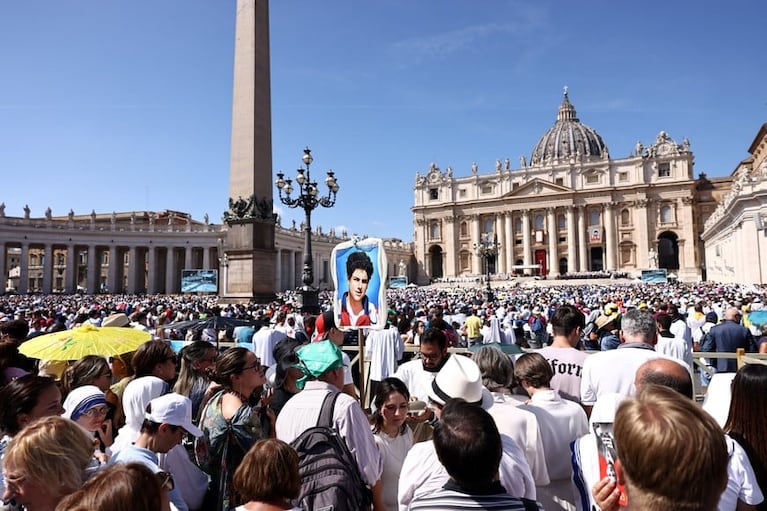 Carlo Acutis, el Santo millenial fue canonizado en la plaza San Padro.