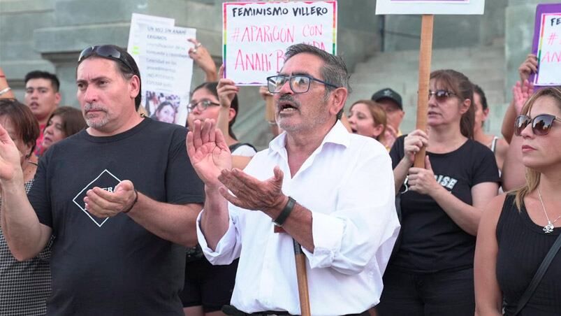 Carlos Bulnes participó de la marcha por Anahí. Foto: Adriana Zanier/El Doce.