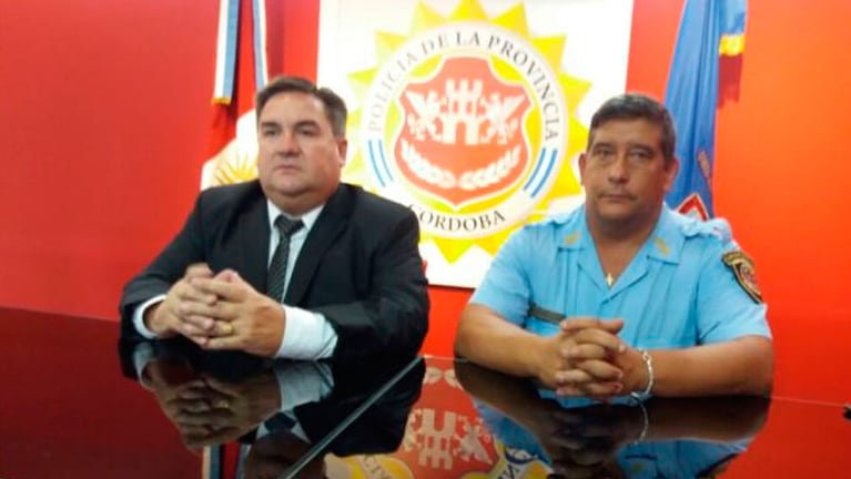 Carlos Destefani (a la derecha) fue ascendido a pesar de estar en situación pasiva.