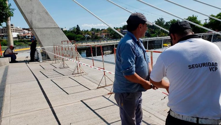 Carlos Paz: cerraron el puente que quema para aplicarle pintura atérmica