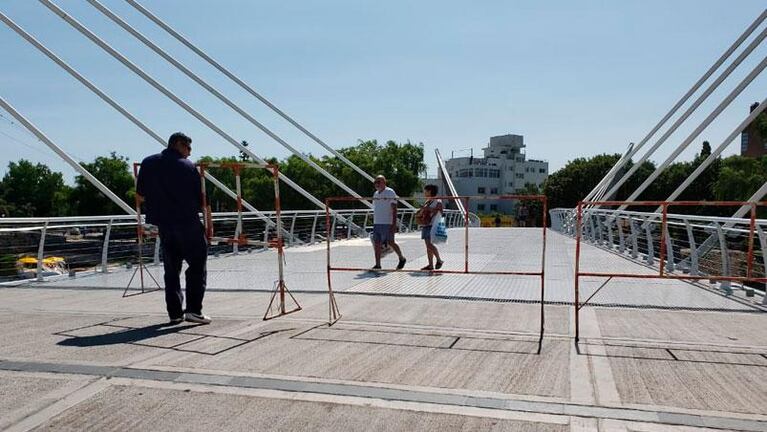 Carlos Paz: cerraron el puente que quema para aplicarle pintura atérmica