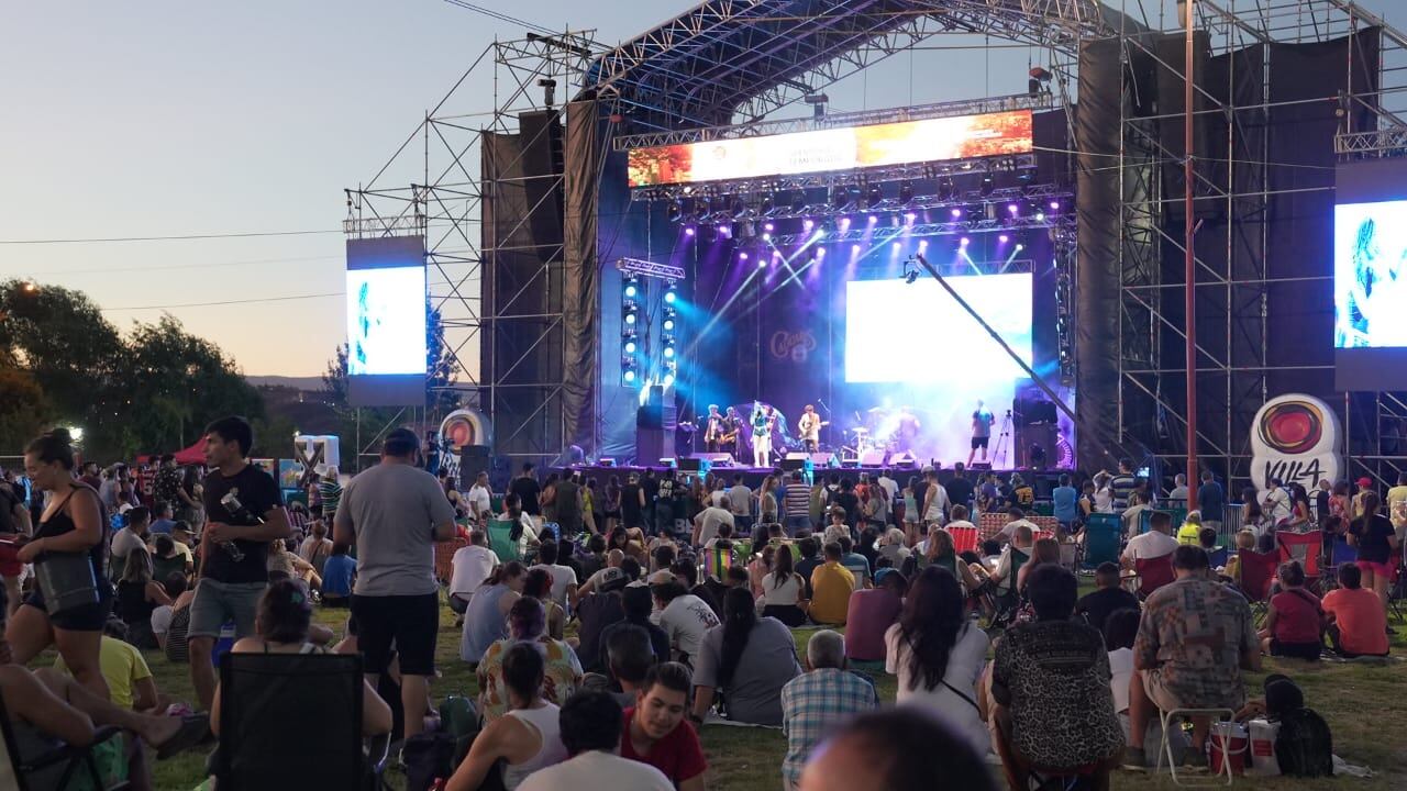 Carlos Paz disfrutó de la apertura de la temporada turística.