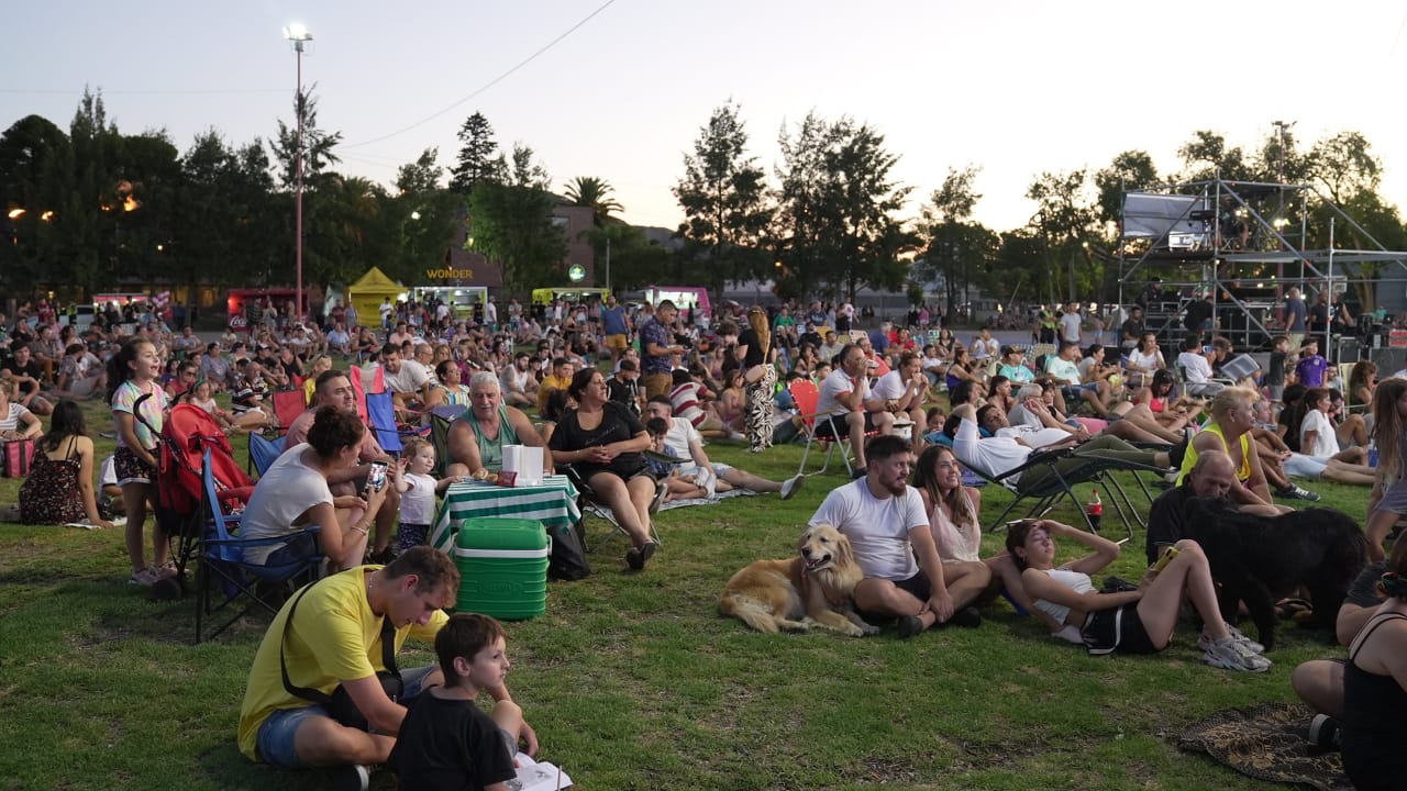 Carlos Paz disfrutó de la apertura de la temporada turística.