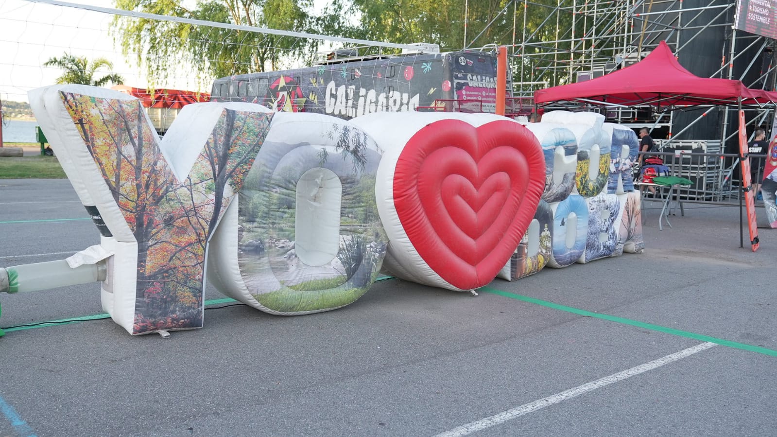 Carlos Paz disfrutó de la apertura de la temporada turística.