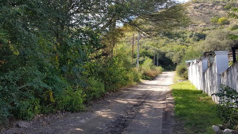 Carlos Paz: llegó a su casa en medio de un robo y los ladrones la echaron a piedrazos