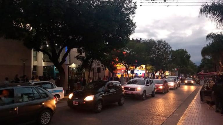 Carlos Paz: los turistas coparon la peatonal en el último sábado de enero