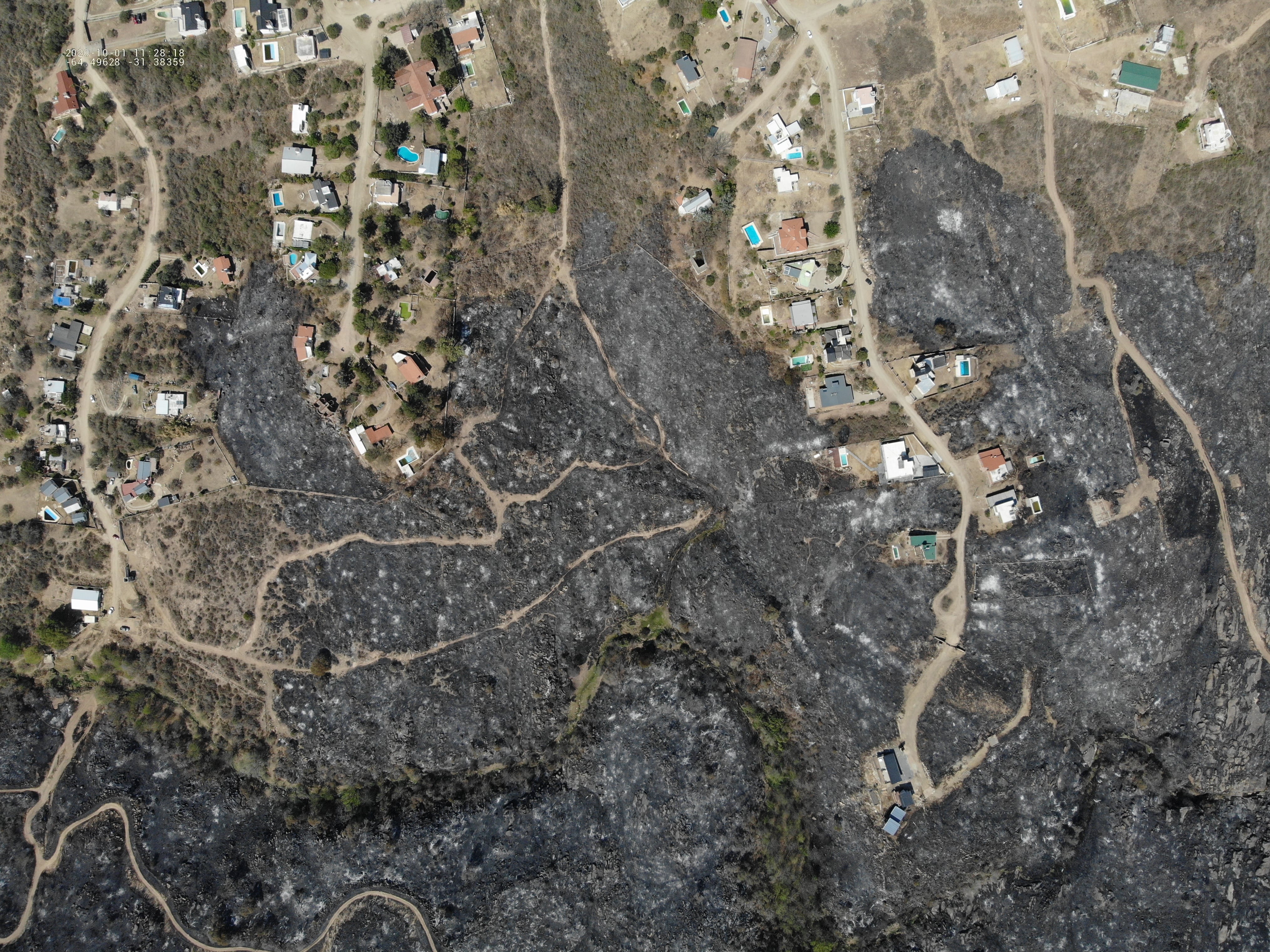 Carlos Paz y alrededores, desde el aire tras el incendio. / Foto: GP Soluciones