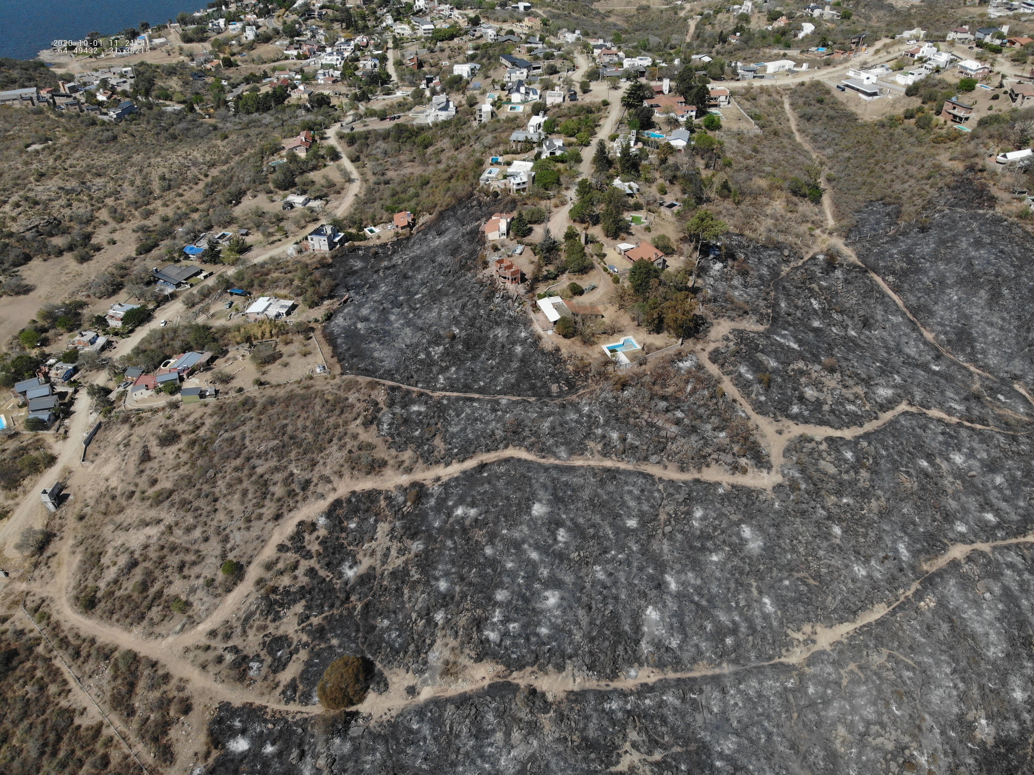 Carlos Paz y alrededores, desde el aire tras el incendio. / Foto: GP Soluciones