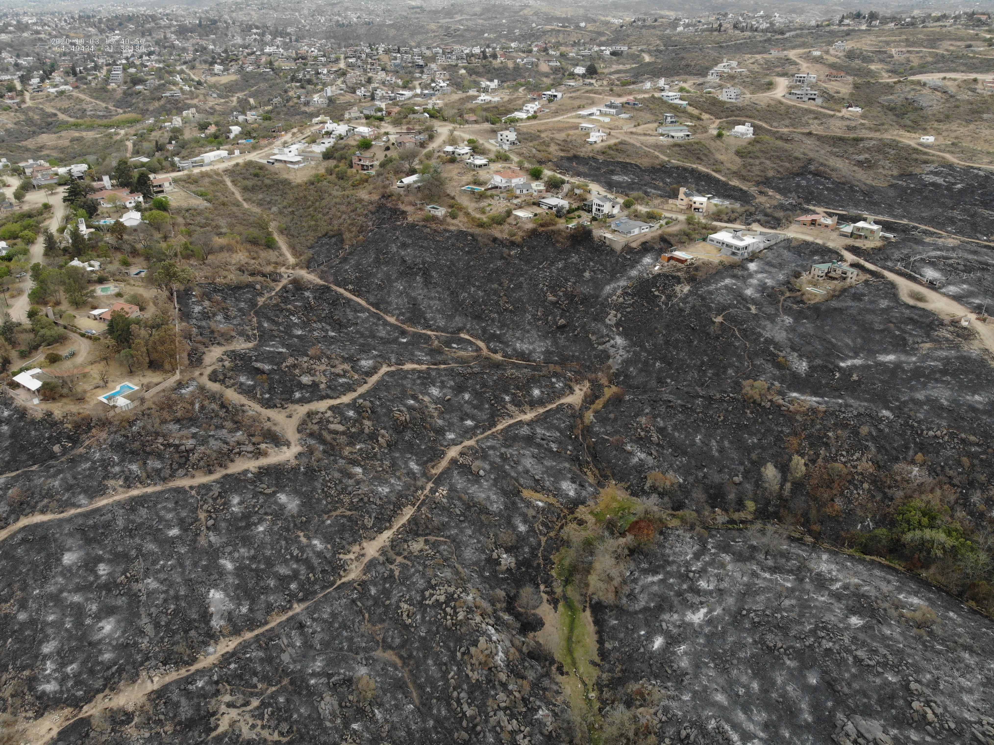 Carlos Paz y alrededores, desde el aire tras el incendio. / Foto: GP Soluciones