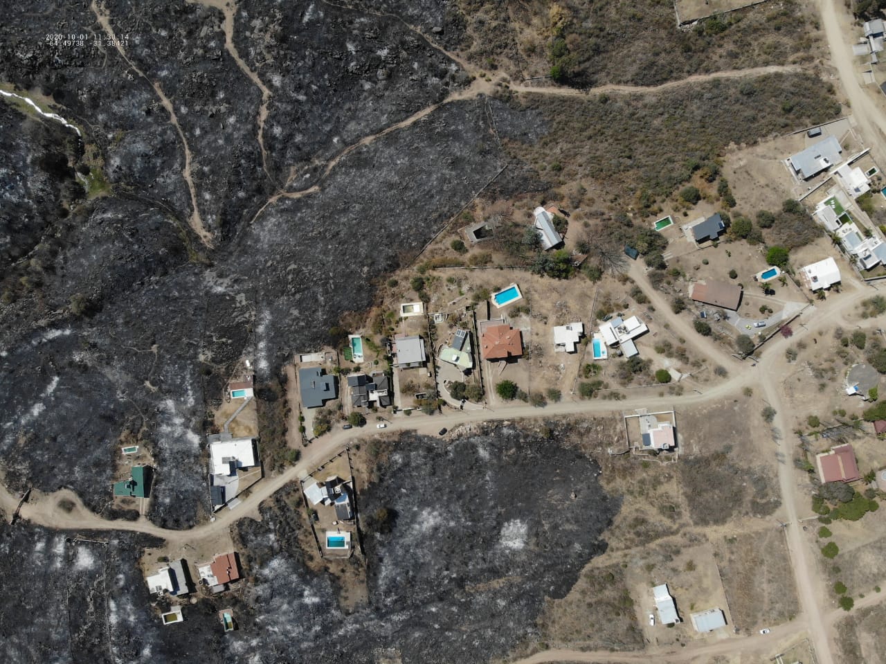 Carlos Paz y alrededores, desde el aire tras el incendio. / Foto: GP Soluciones