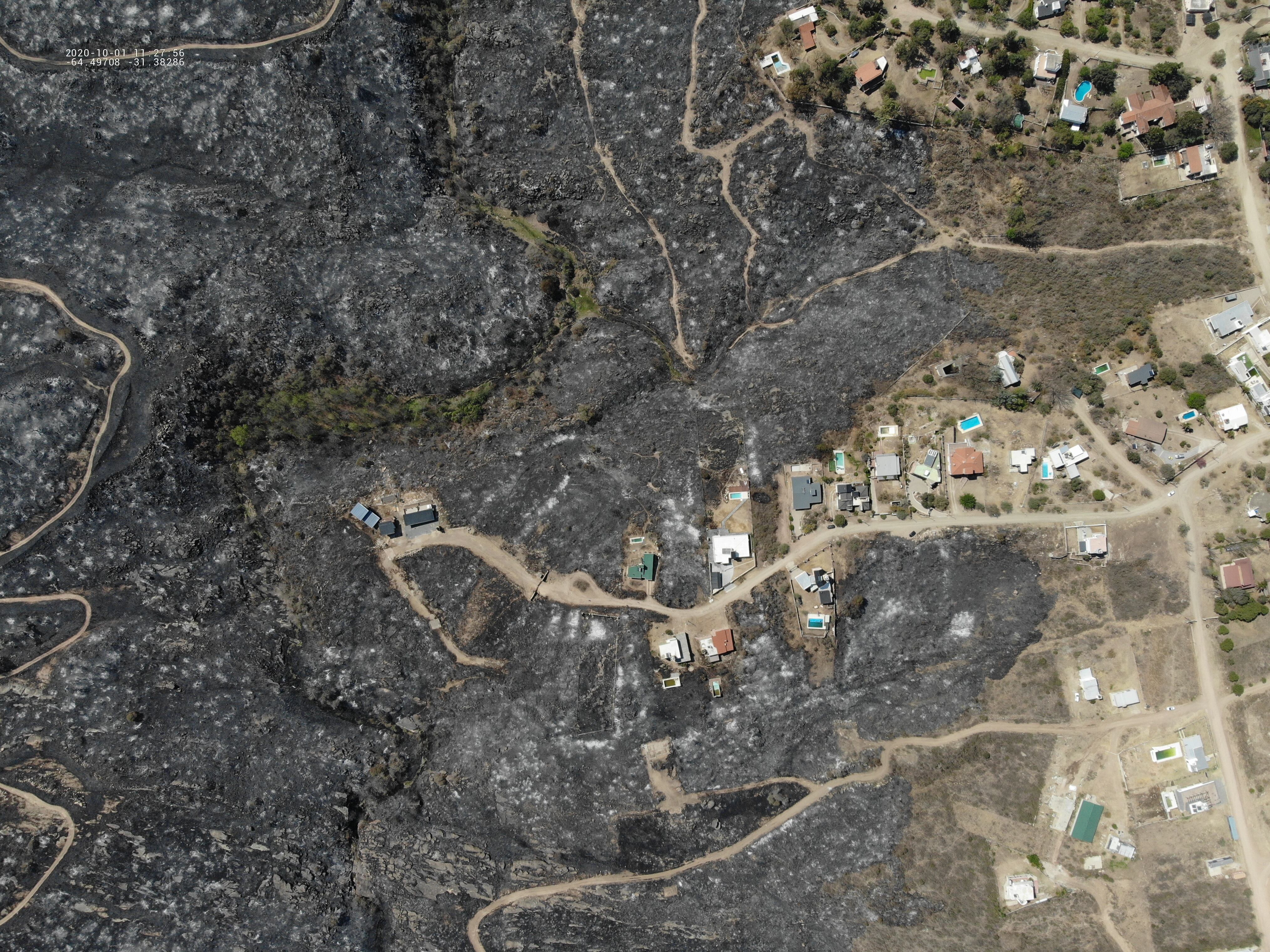 Carlos Paz y alrededores, desde el aire tras el incendio. / Foto: GP Soluciones