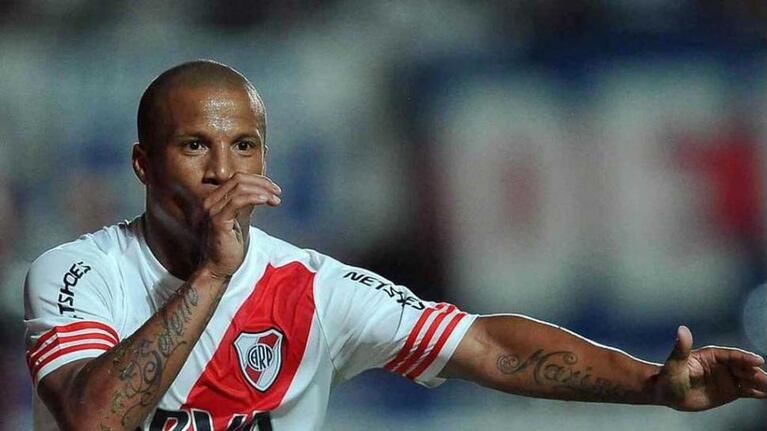 Carlos Sánchez abrió la goleada de River en Japón.