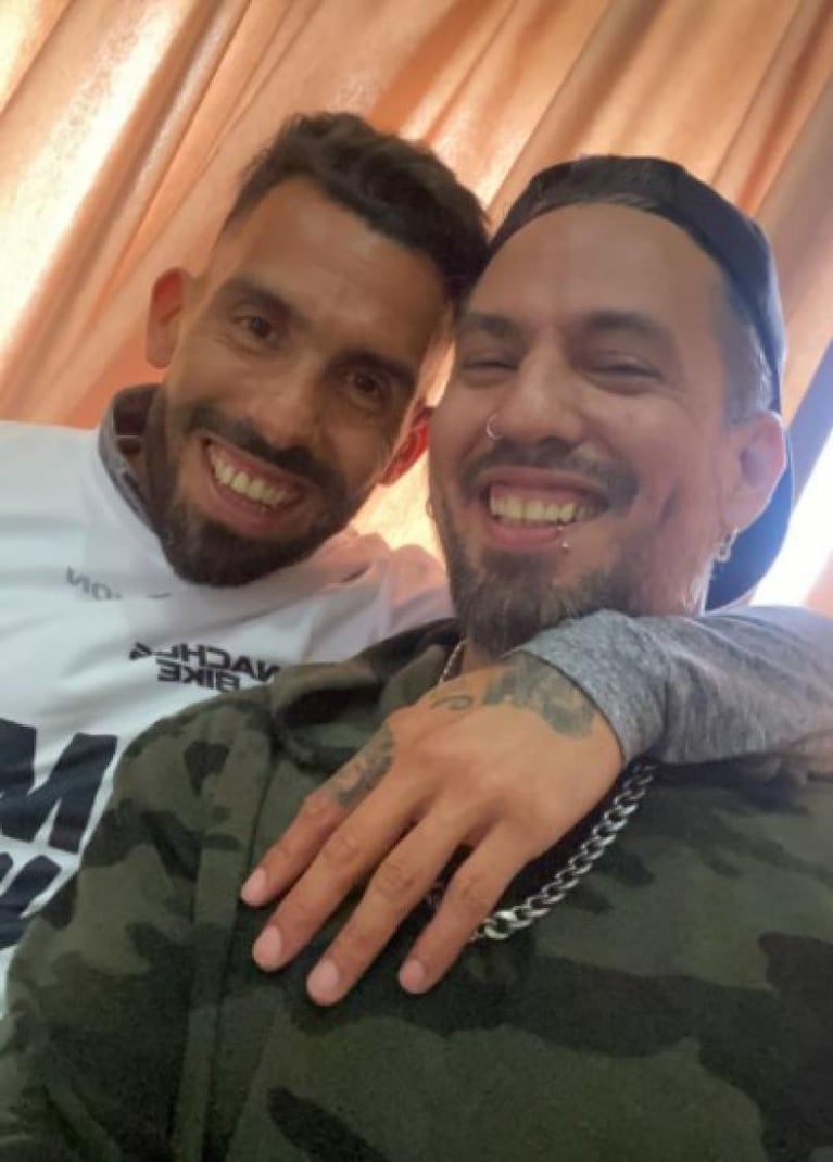 Carlos Tévez bailó con Monada y dijo que su música le "llegó al corazón"