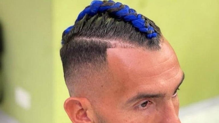 Carlos Tevez revolucionó las redes sociales con su nuevo look 