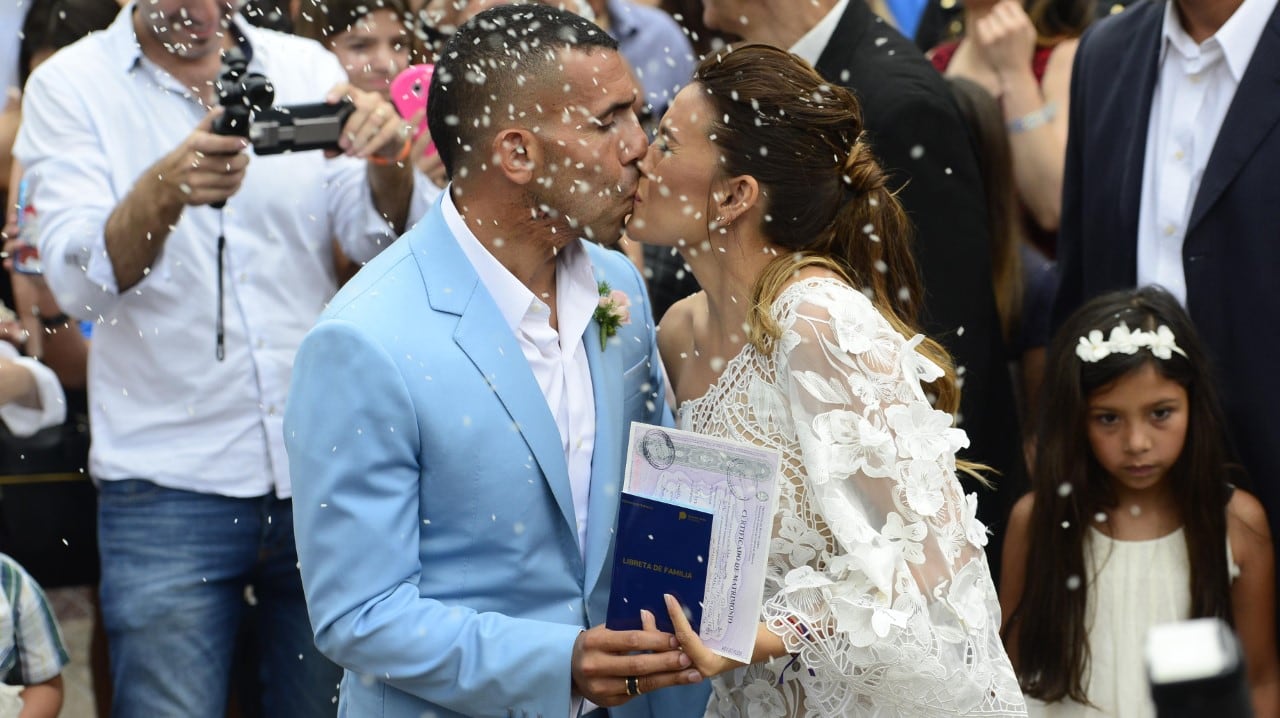 Carlos y Vanesa Tevez ya son marido y mujer. Foto: Clarín.