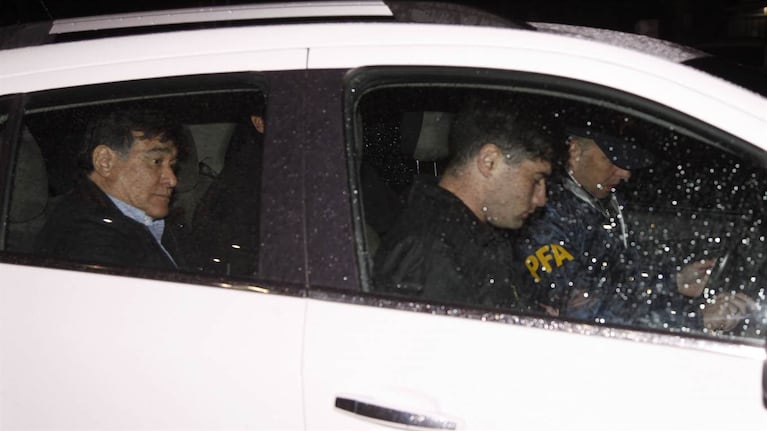 Carlos Zannini, cuando era llevado por efectivos de la Policía Federal. 