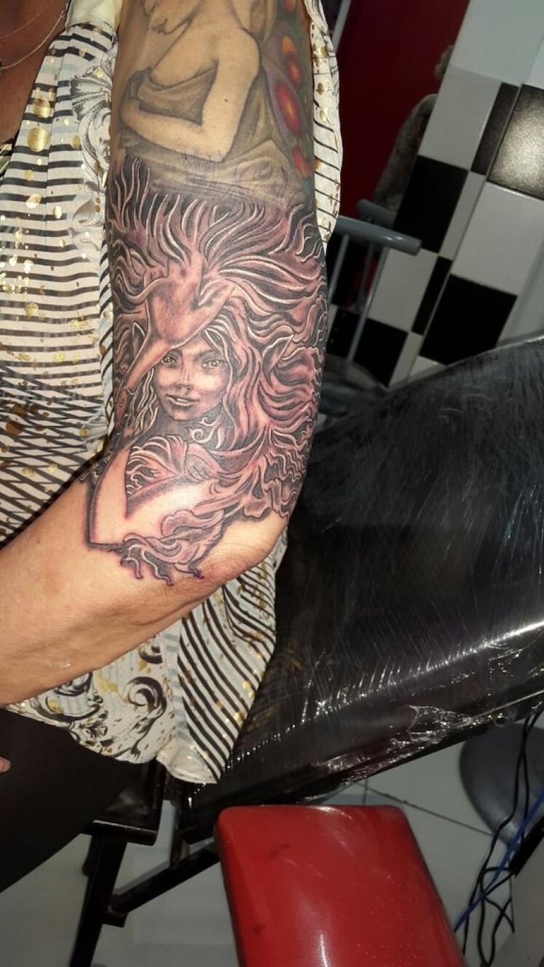 Carmen Barbieri se animó a un mega-tatuaje a los 60