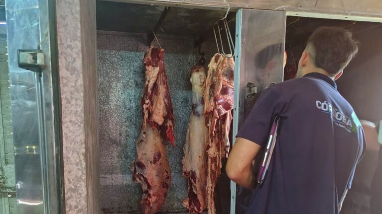 Carne en mal estado en un frigorífico de Ballesteros.