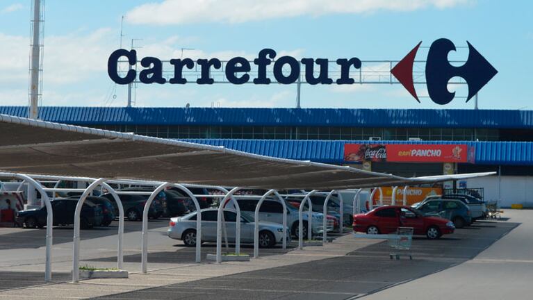 Carrefour no cerrará ni habrá despidos. 