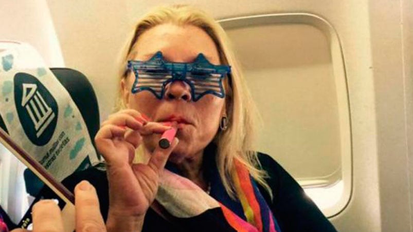 Carrio con mensajes subliminales se volvió viral en las redes. @elisacarrio