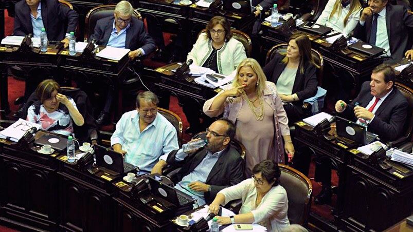 Carrió le tiró un beso a Rossi, que la había acusado de trabajar para la dictadura.