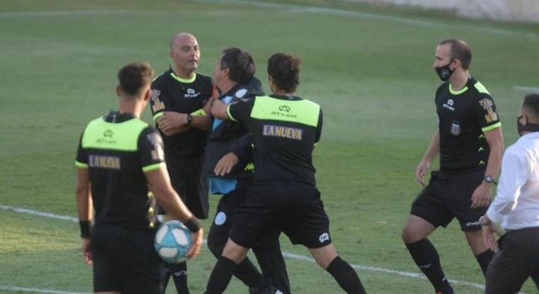 Caruso Lombardi estalló contra el arbitraje luego de aquel partido frente a Barracas.